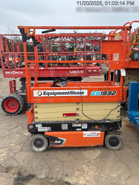 2021 JLG ES1932