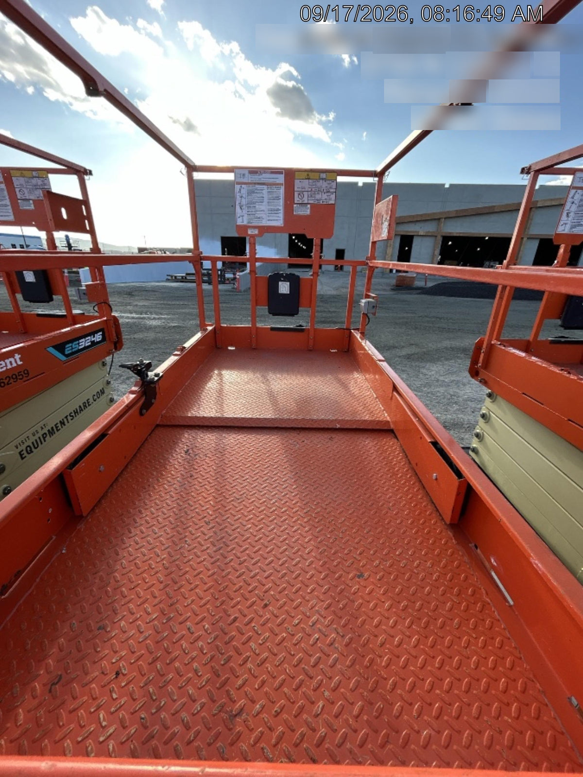 2025 JLG ES3246