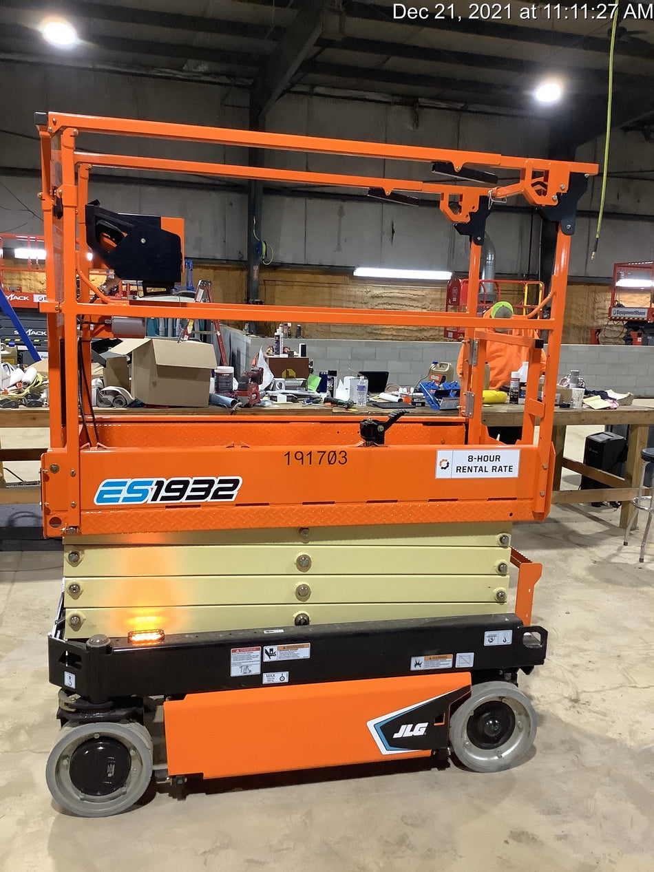 2021 JLG ES1932