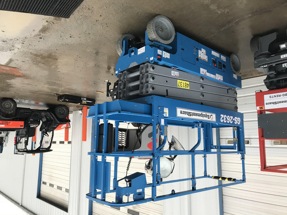 2019 Genie GS-2632 Folding rails with half height swing gate