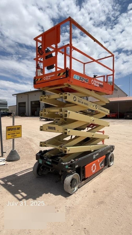 2022 JLG ES3246