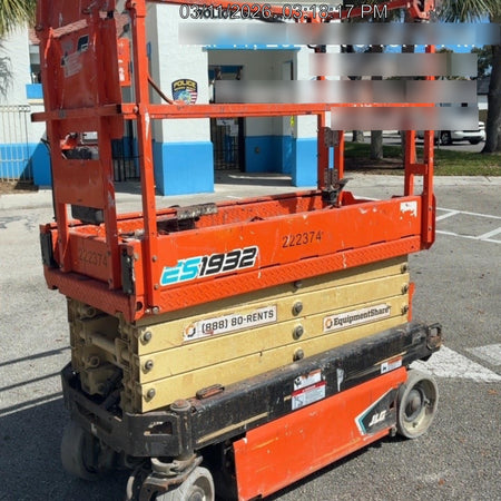 2022 JLG ES1932