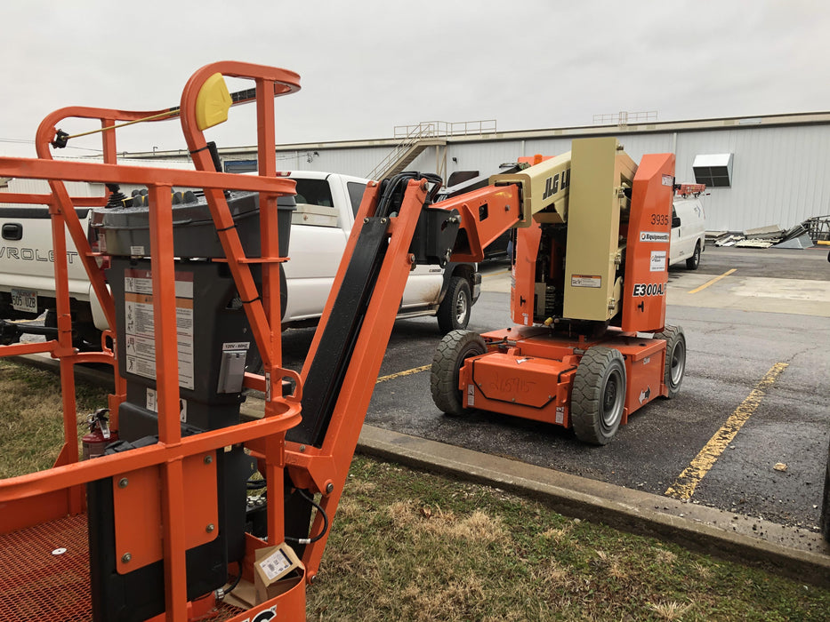 2019 JLG E300AJP