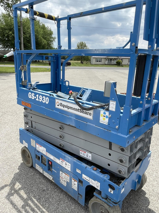 2020 Genie GS-1930 Solid Non Marking Tires, Beacon, Folding rails with half height swing gate