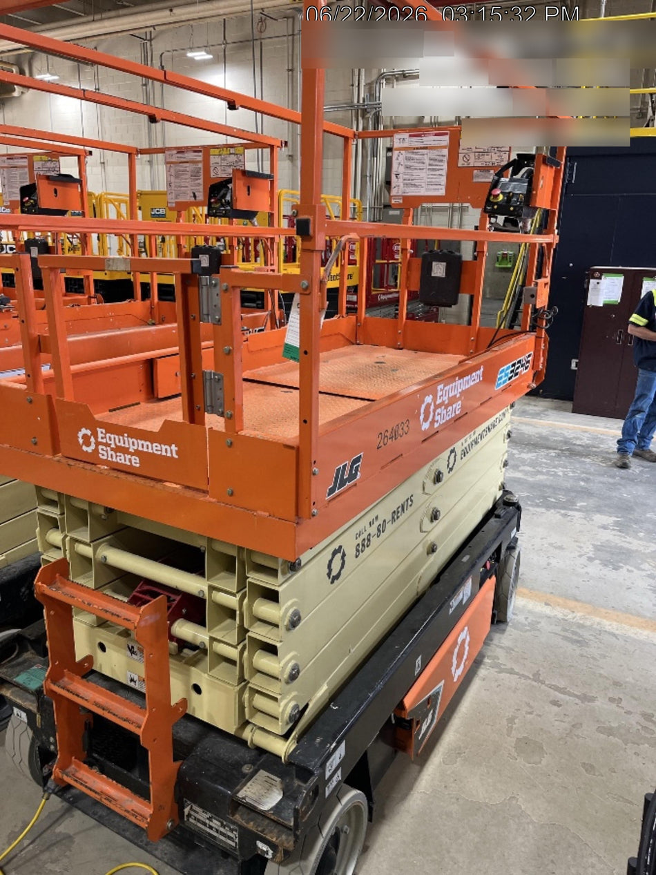 2022 JLG ES3246