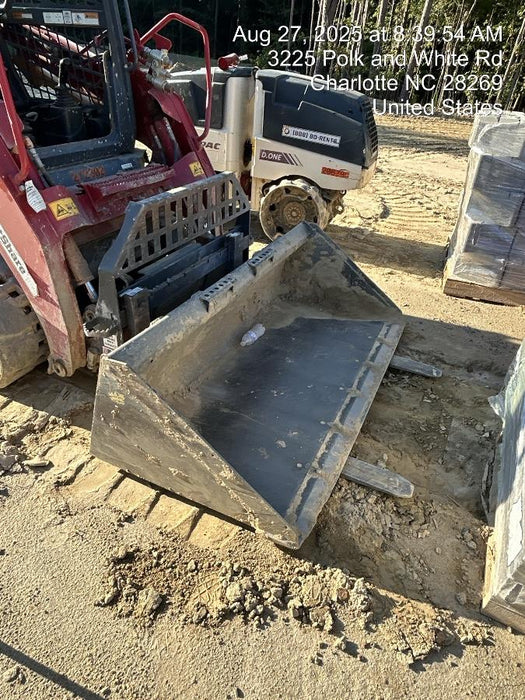 2025 JOHN DEERE 48" Pallet Forks - John Deere