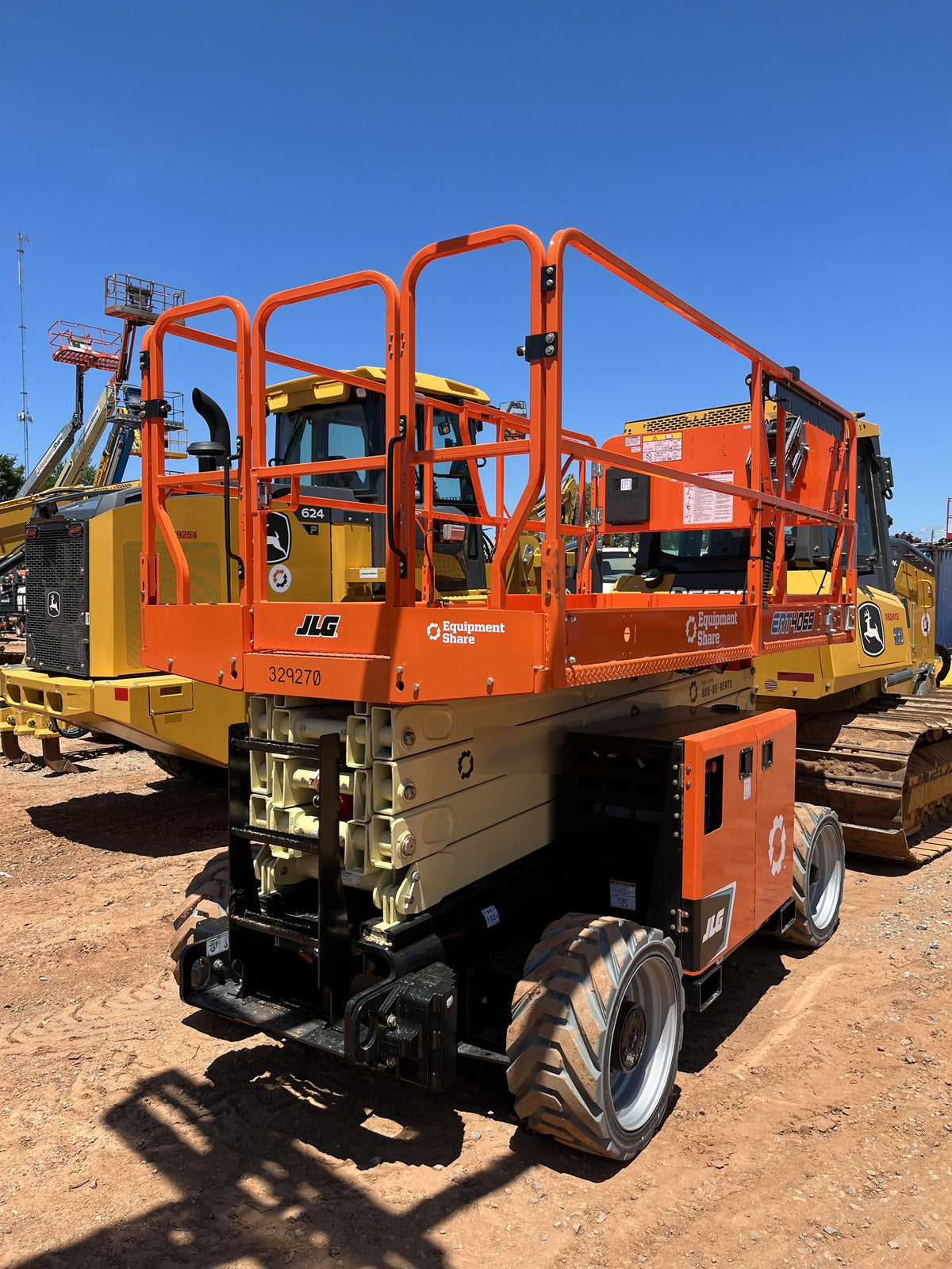 2023 JLG ERT4069