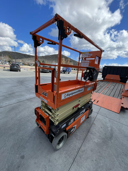 2022 JLG ES1932