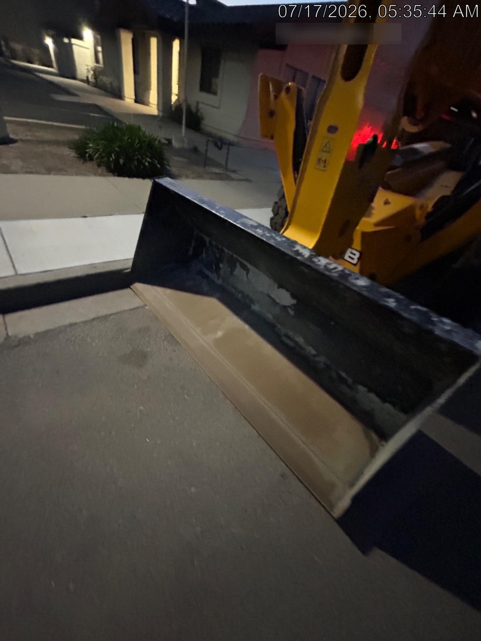 2025 JLG 1001100823