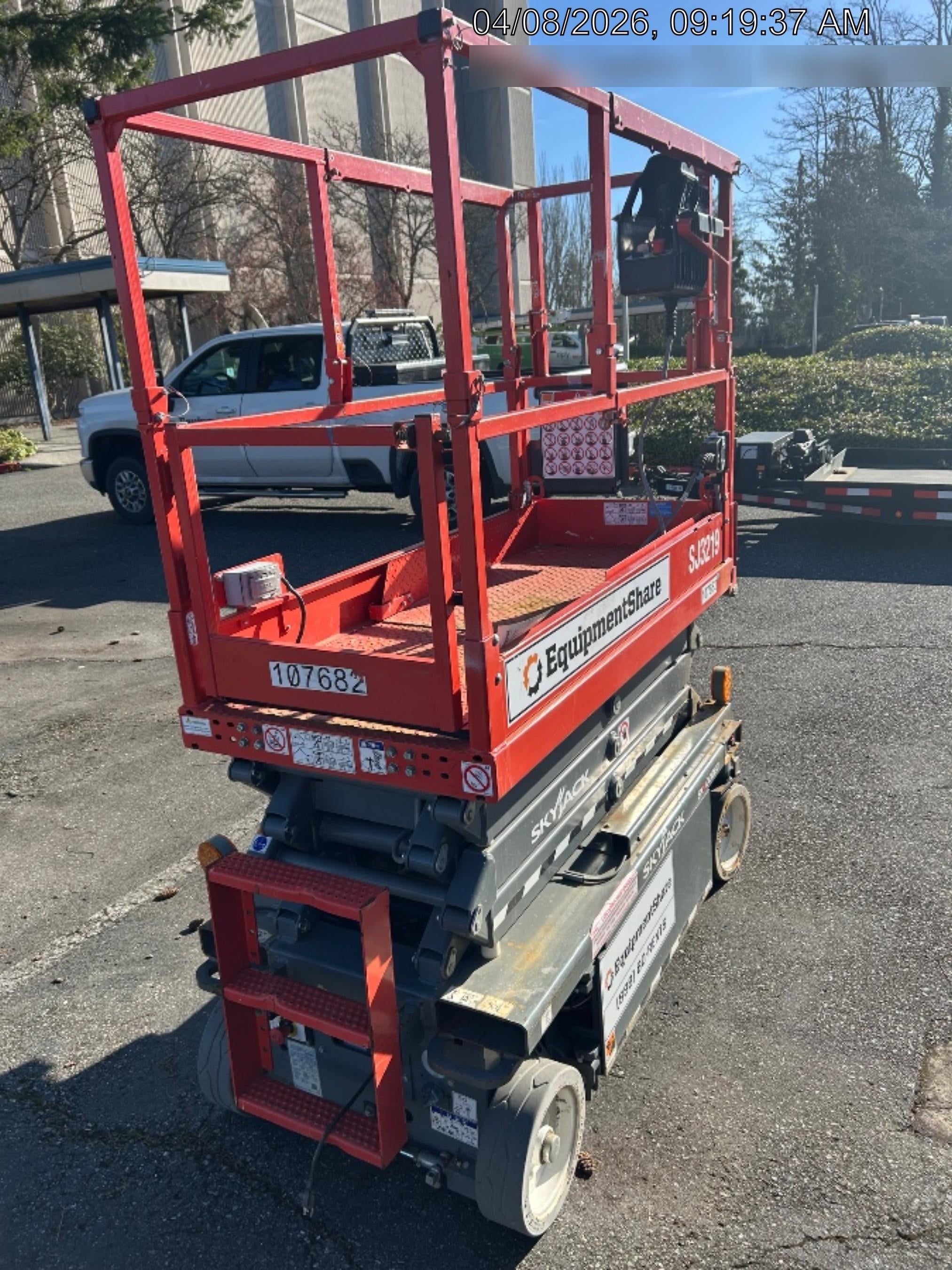 2020 Skyjack SJIII-3219 Solid NM Tires, Half height spring hinged entry gate, Dual Beacons, 800W Inverter