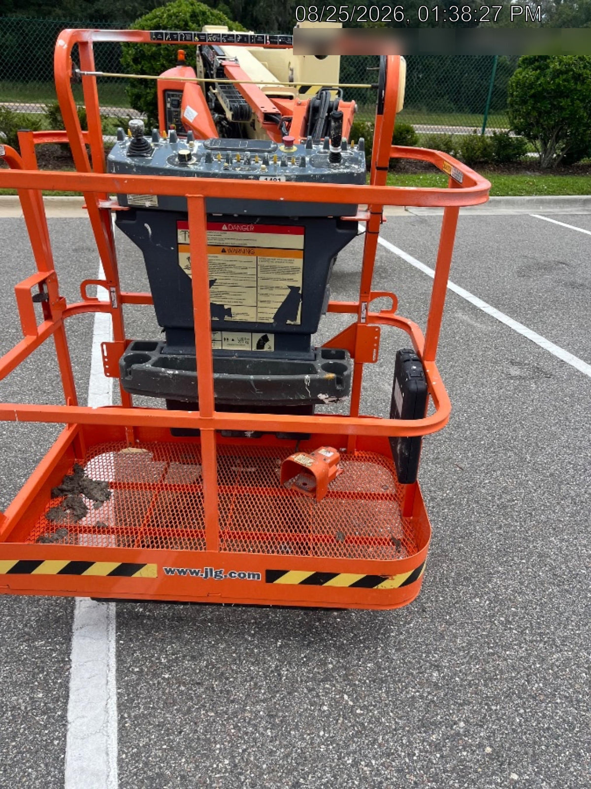 2021 JLG E400AJP Narrow