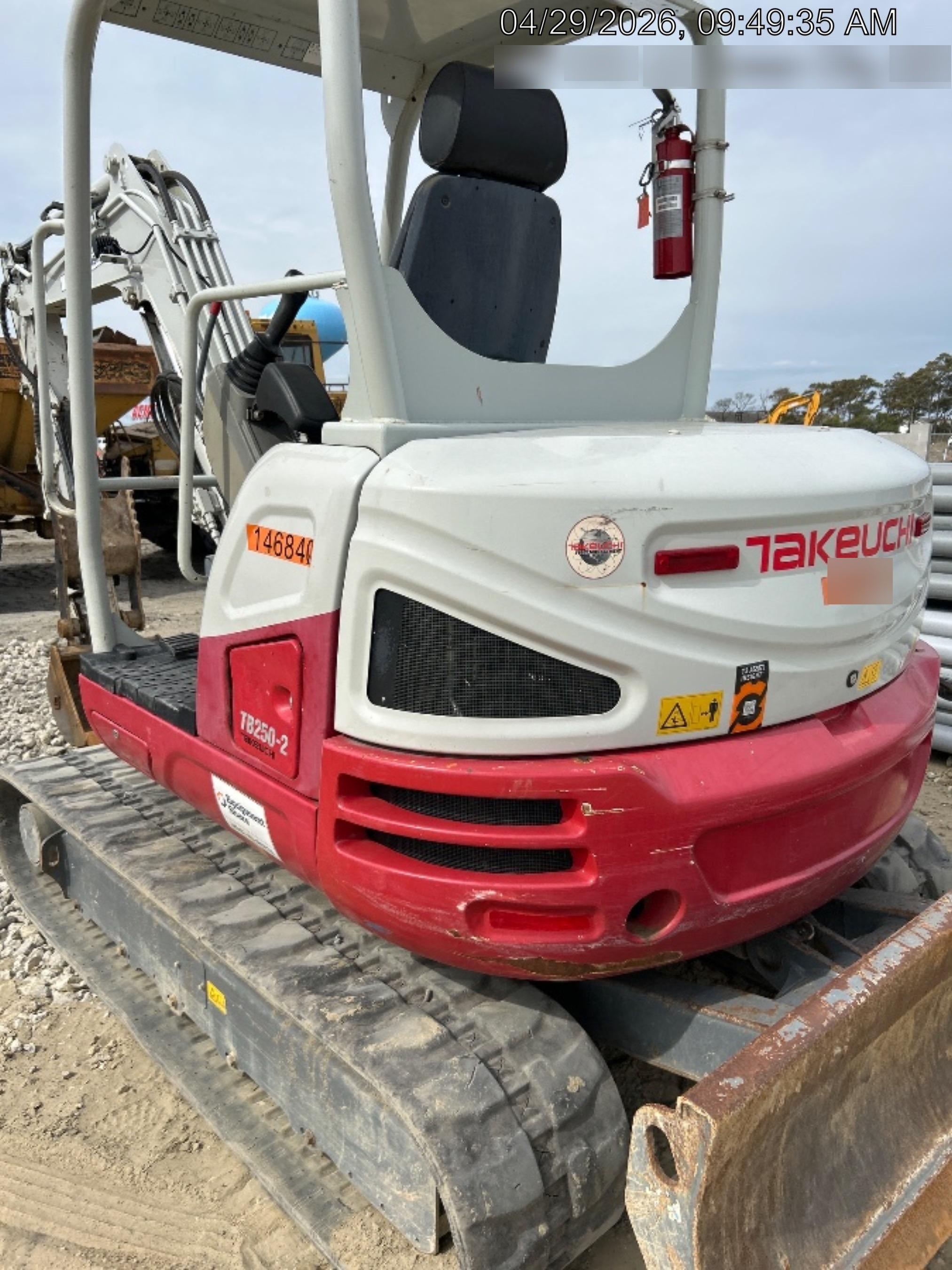 2021 TAKEUCHI TB250-2