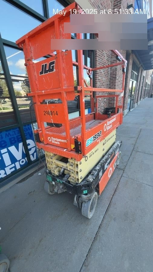 2023 JLG ES1932