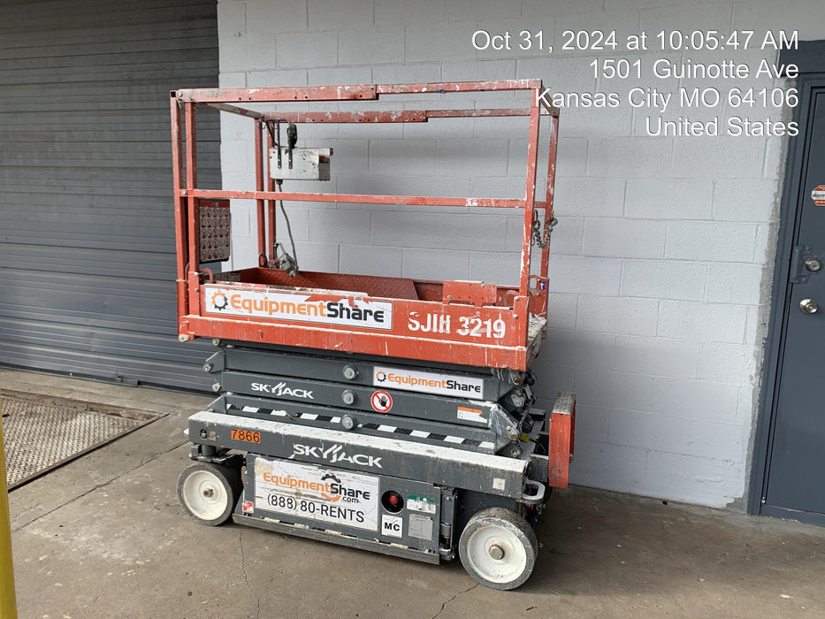 2018 Skyjack SJIII-3219 Skyjack SJIII3219 Scissor Lift w/Trojan Batteries