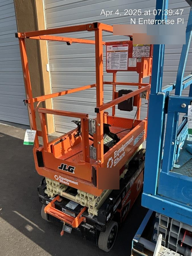 2022 JLG ES1330L
