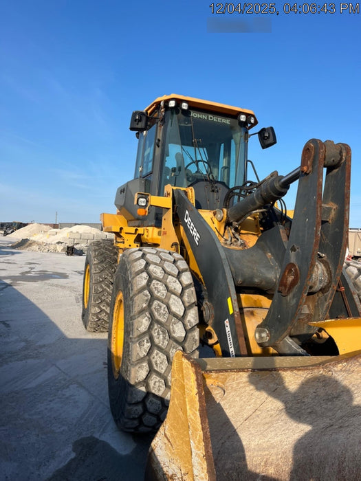 2019 John Deere 624L 4yd Wheel Loader, Cab/Heat/Air, 3 Function Hydraulics, JRB Hydraulic QC, QC 4yd bucket w/smooth cutting edge, QC Carriage, 72" Fork Tines, 5yr/5,000hr Powertrain and Hydraulics extended warranty