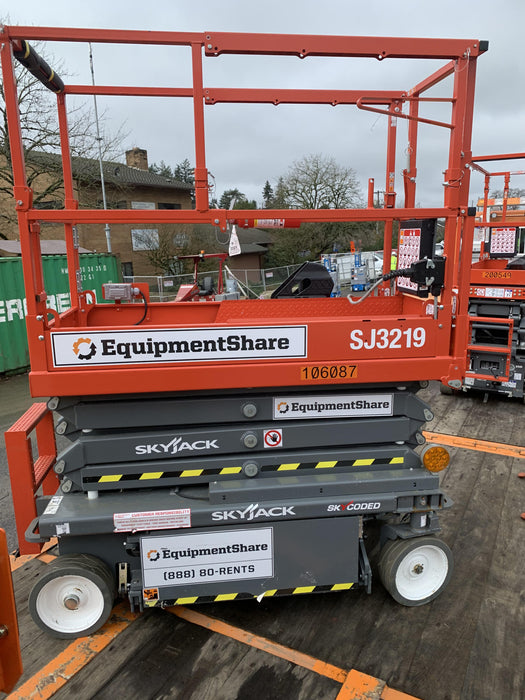 2020 Skyjack SJIII-3219 Solid NM Tires, Half height spring hinged entry gate, Dual Beacons, 800W Inverter