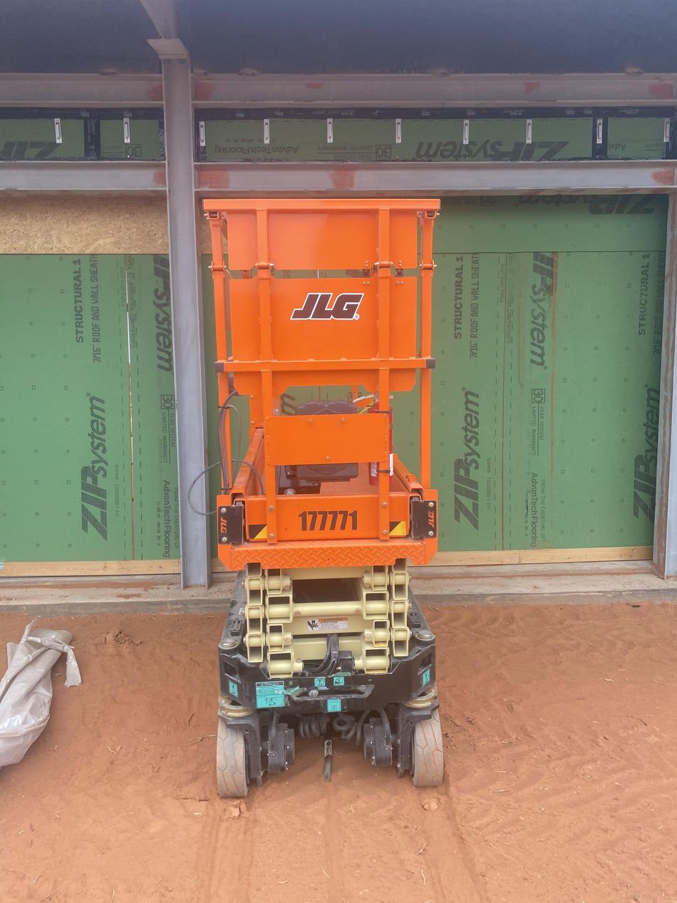 2021 JLG ES1932