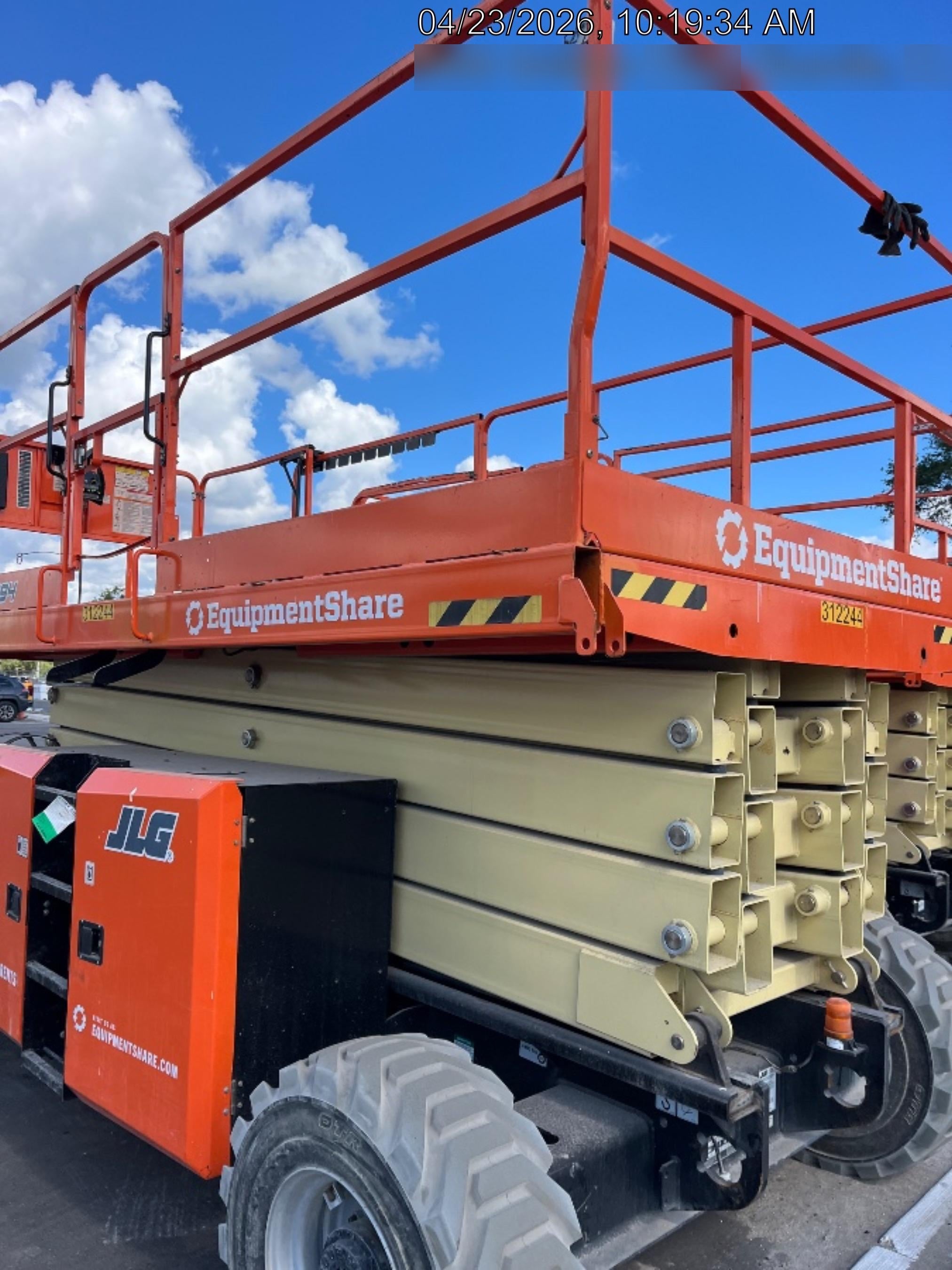 2023 JLG RT4394