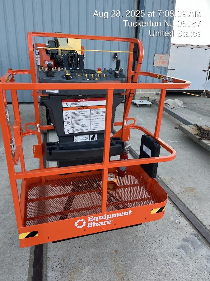 2025 JLG E300AJP