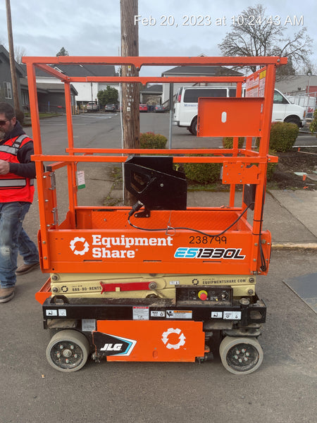 2022 JLG ES1330L