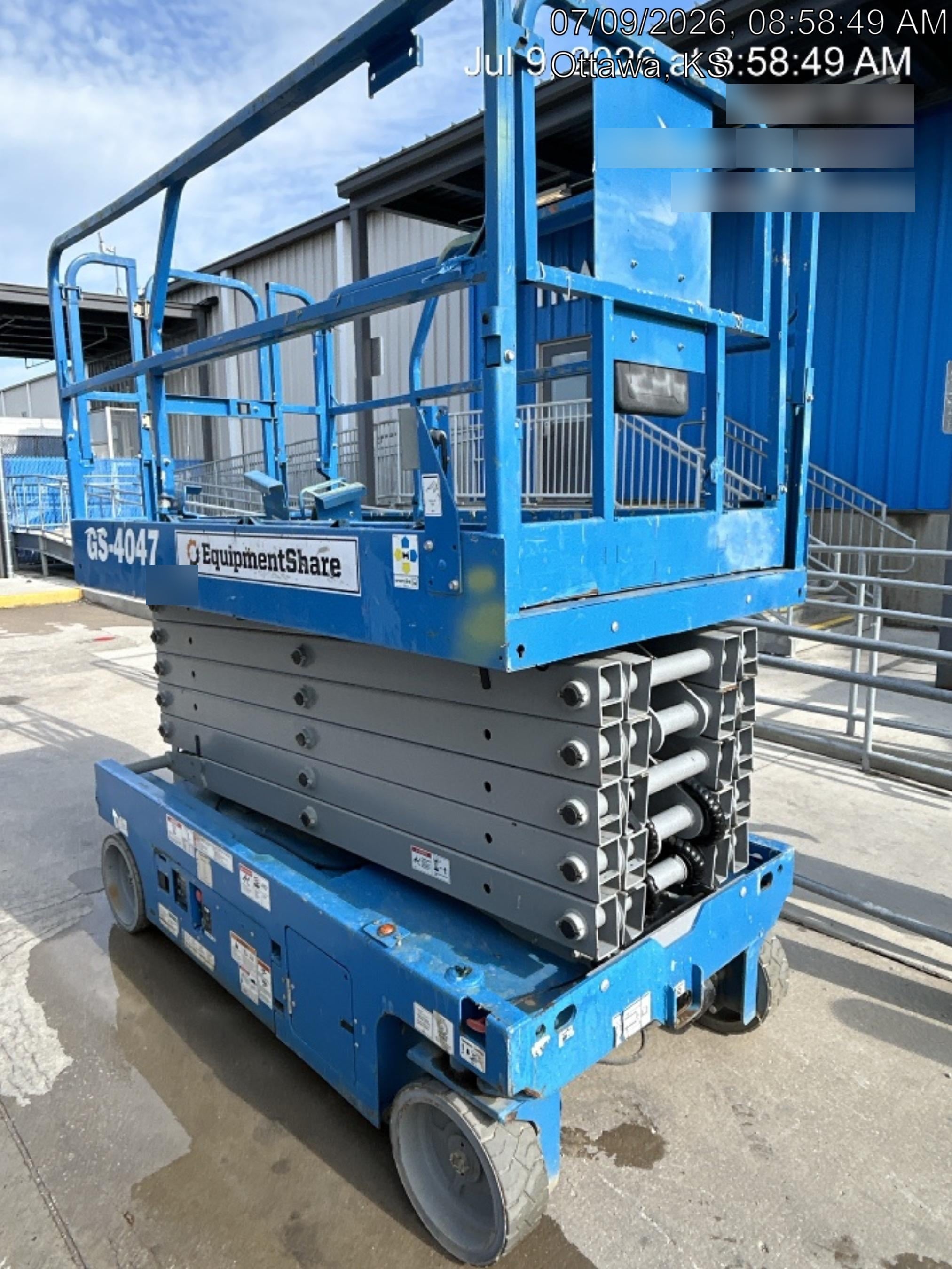 2019 Genie GS-4047 Folding rails with half height swing gate