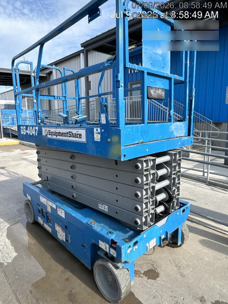 2019 Genie GS-4047 Folding rails with half height swing gate
