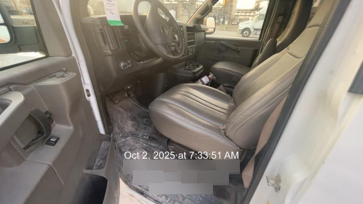 2023 CHEVROLET Express Van - Rental