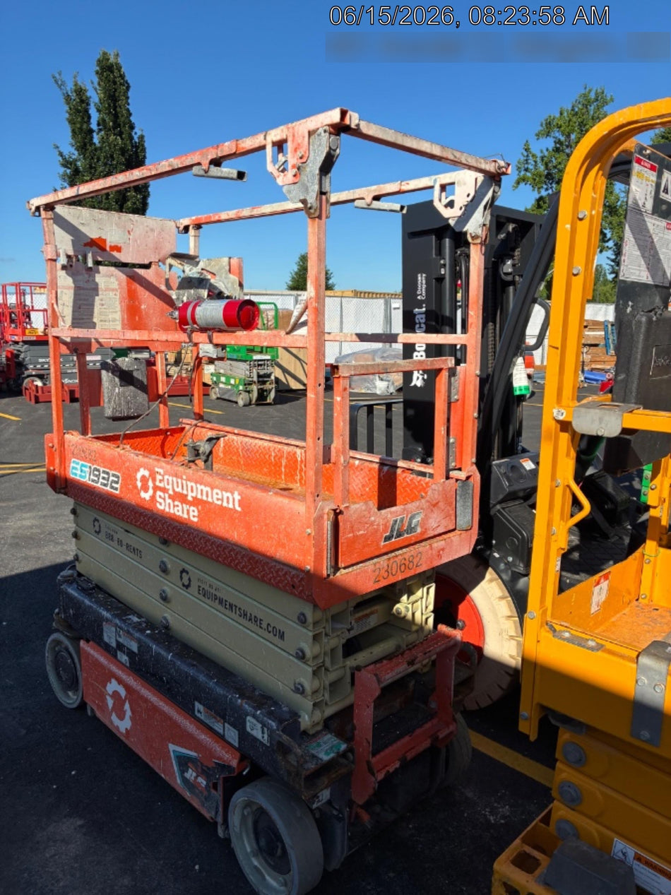 2022 JLG ES1932