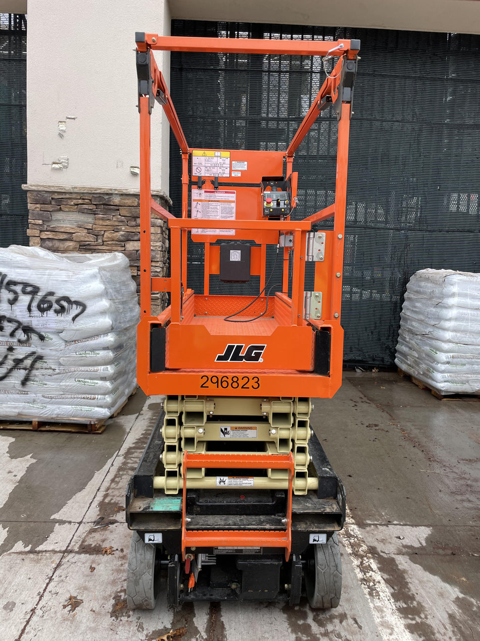 2023 JLG ES1932