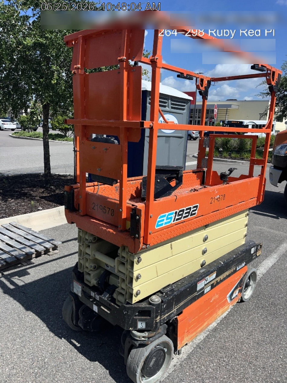2022 JLG ES1932