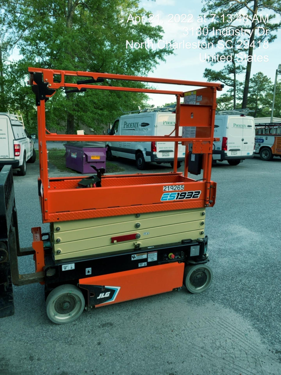 2022 JLG ES1932