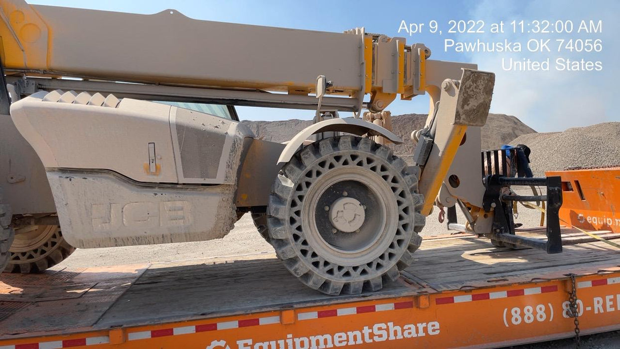 2019 JCB 512-56 Canopy, 109 HP, Solid Tires, STD Worklight, Beacon, Aux Hydraulics, Lifting Eye, Back up Alarm w/66" Carriage/60" Forks