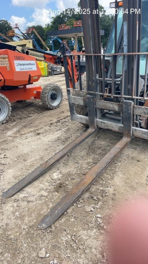 2021 CASE 586H