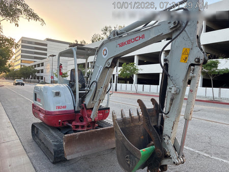 2021 TAKEUCHI TB240R