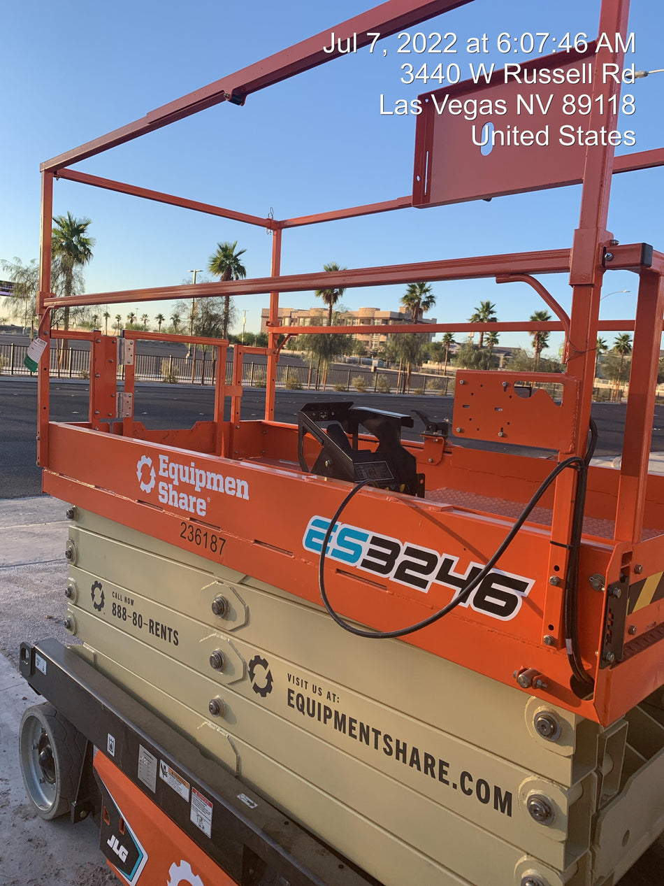 2022 JLG ES3246