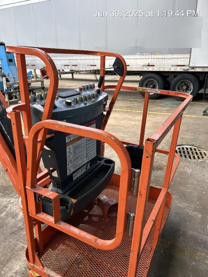 2021 JLG E400AJP Narrow