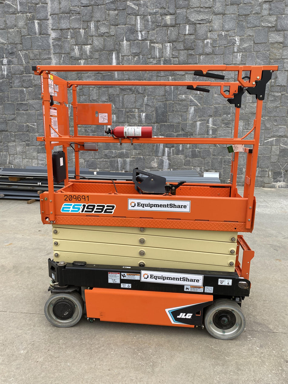 2022 JLG ES1932