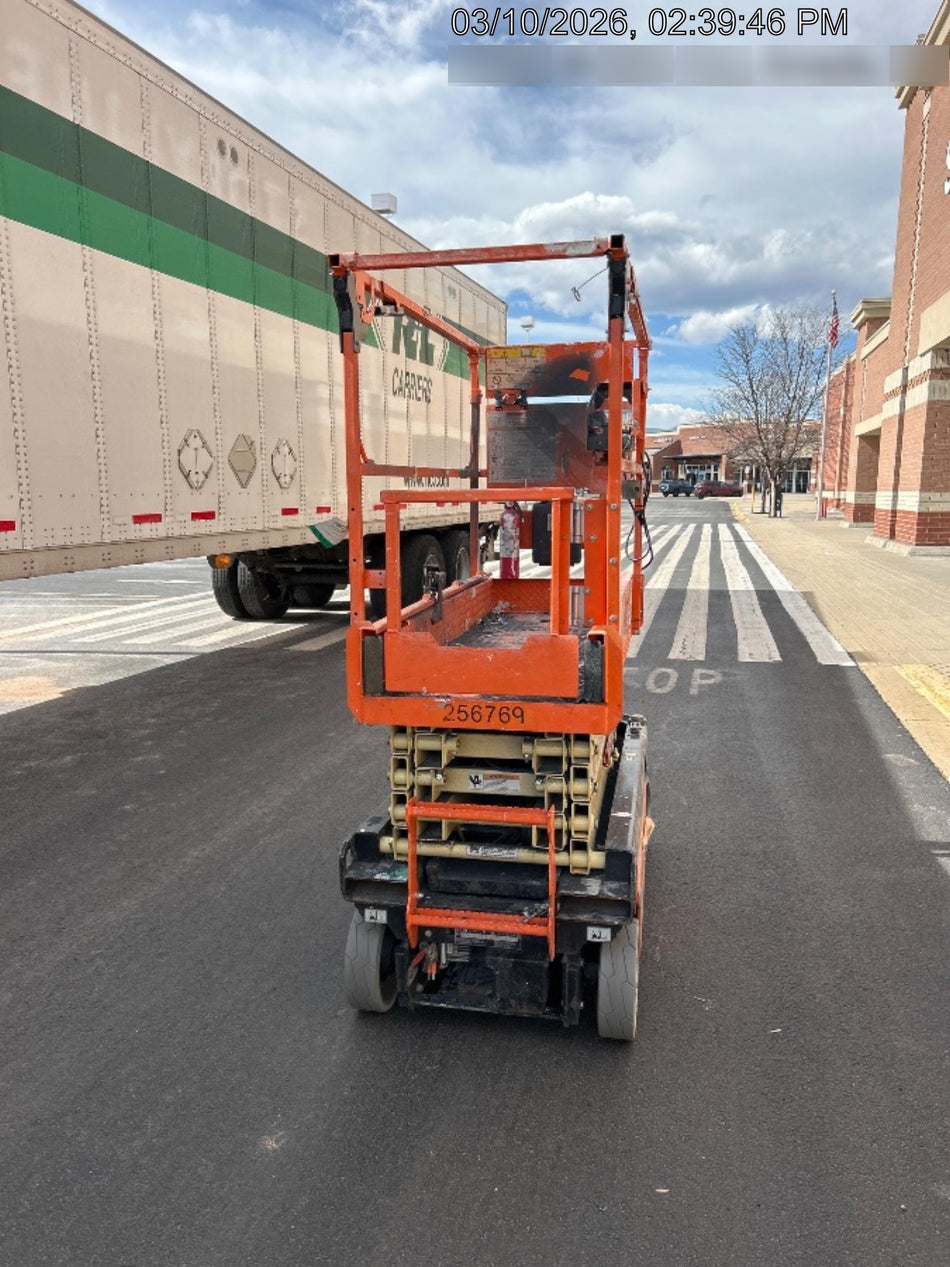 2022 JLG ES1932
