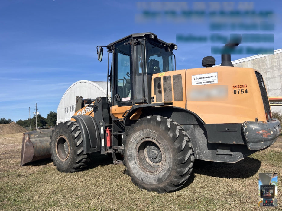 2017 Case 621G CLOSED CAB, JRB 416 STYLE HYD COUPLER
