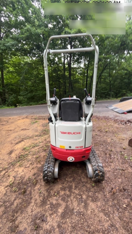 2022 TAKEUCHI TB210R