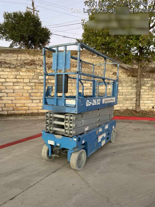 2019 Genie GS-2632 Folding rails with half height swing gate