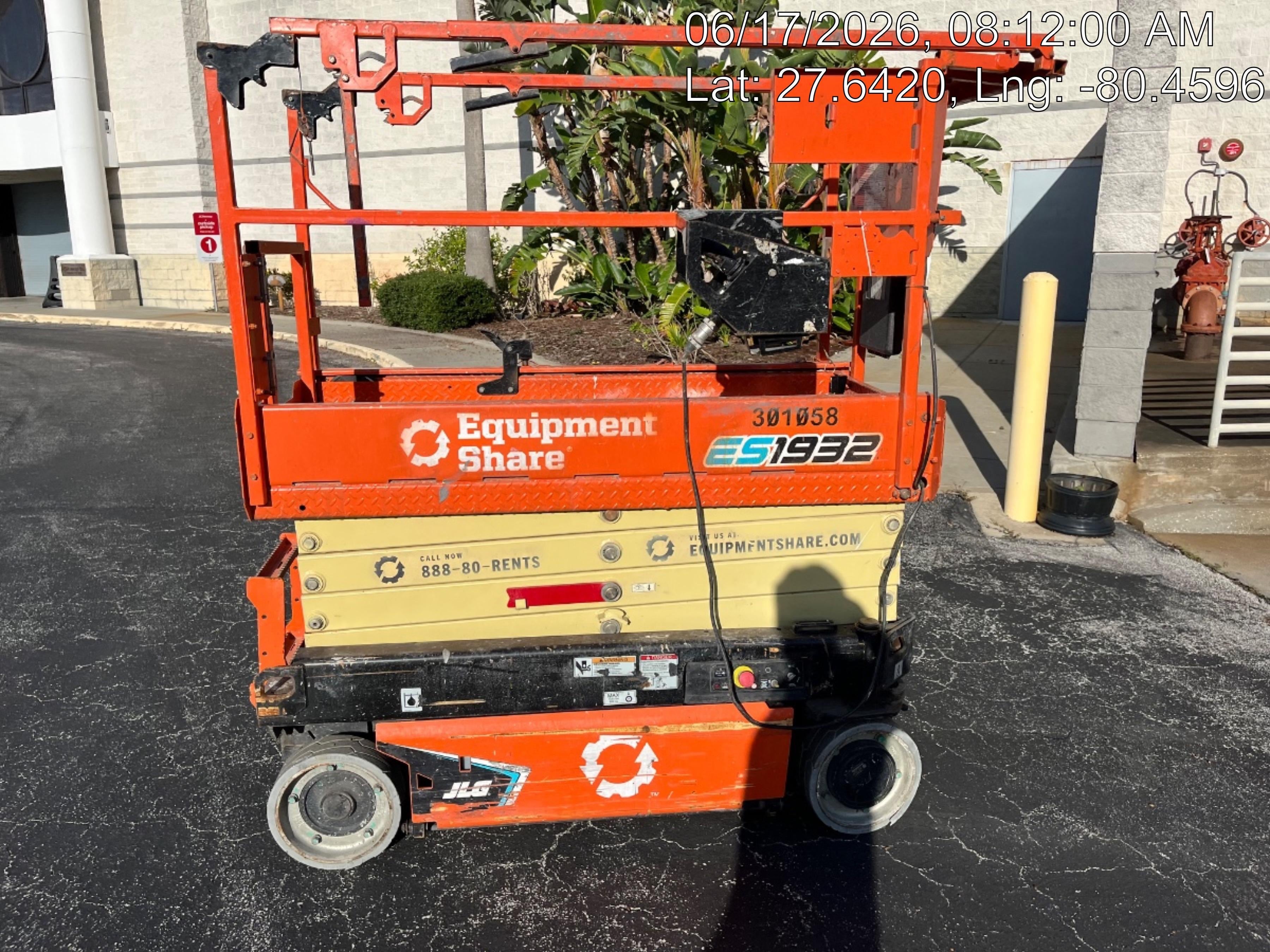 2023 JLG ES1932