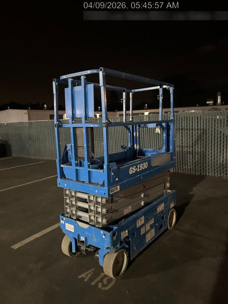 2020 Genie GS-1930 Solid Non Marking Tires, Beacon, Folding rails with half height swing gate, 800W Inverter