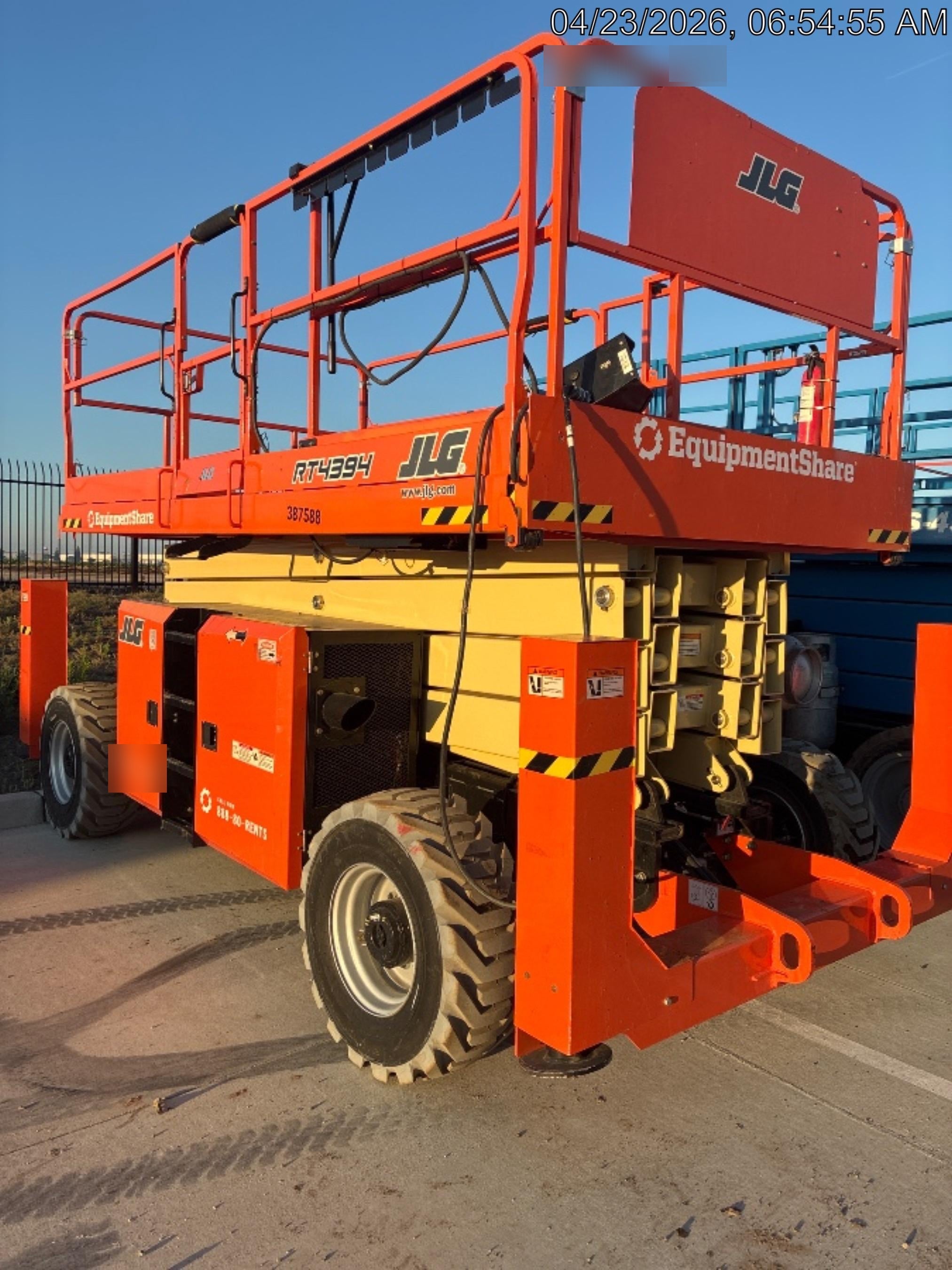 2023 JLG RT4394