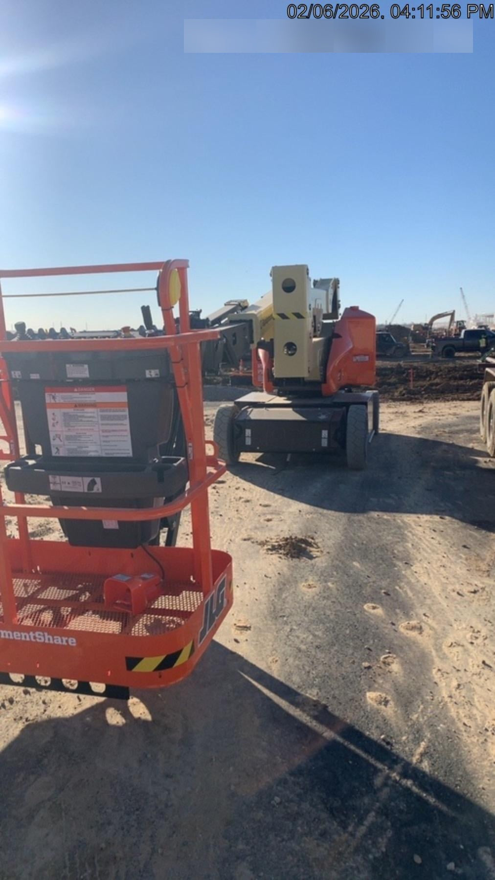 2025 JLG E400AJP Narrow