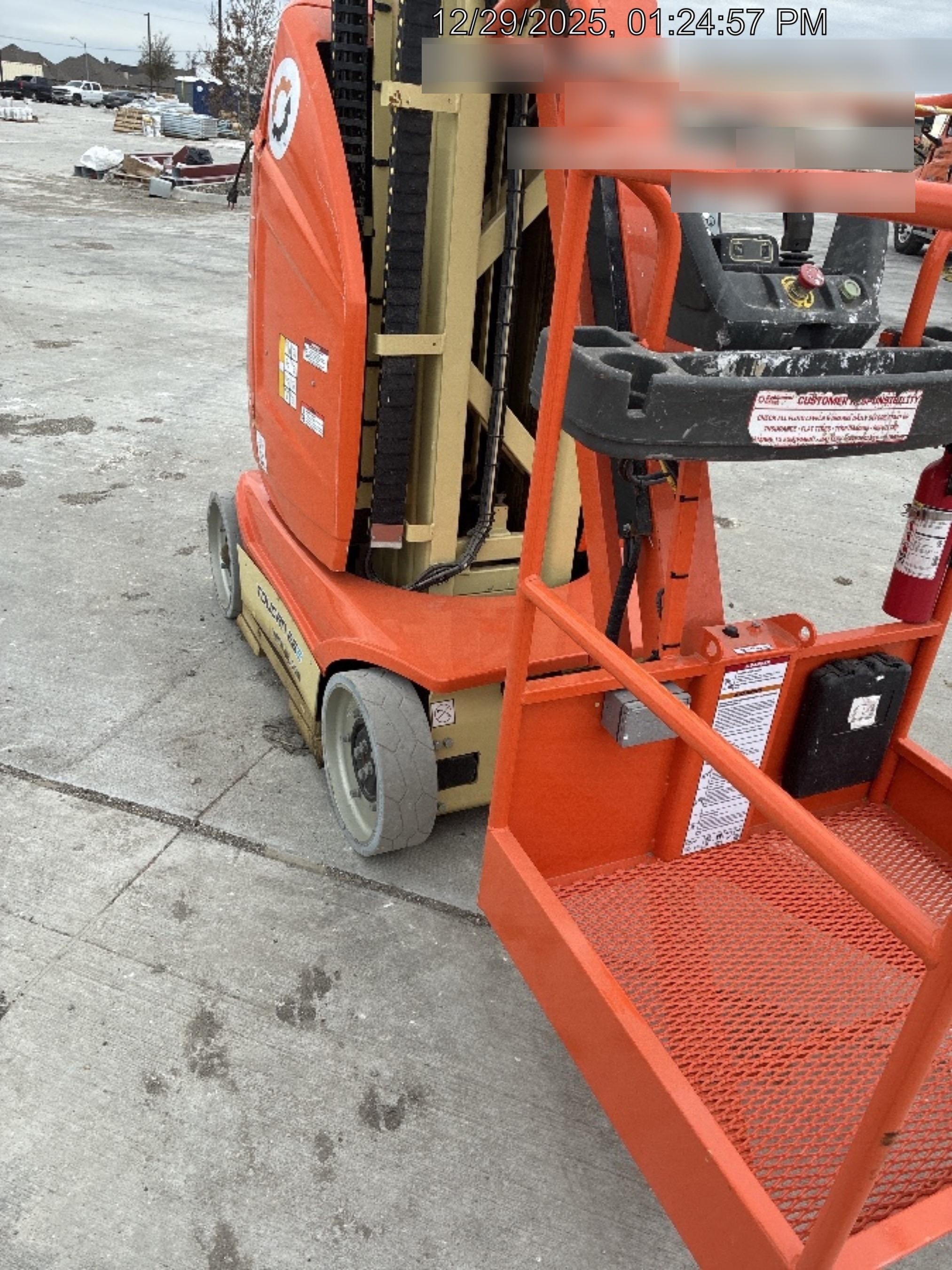 2022 JLG 26E