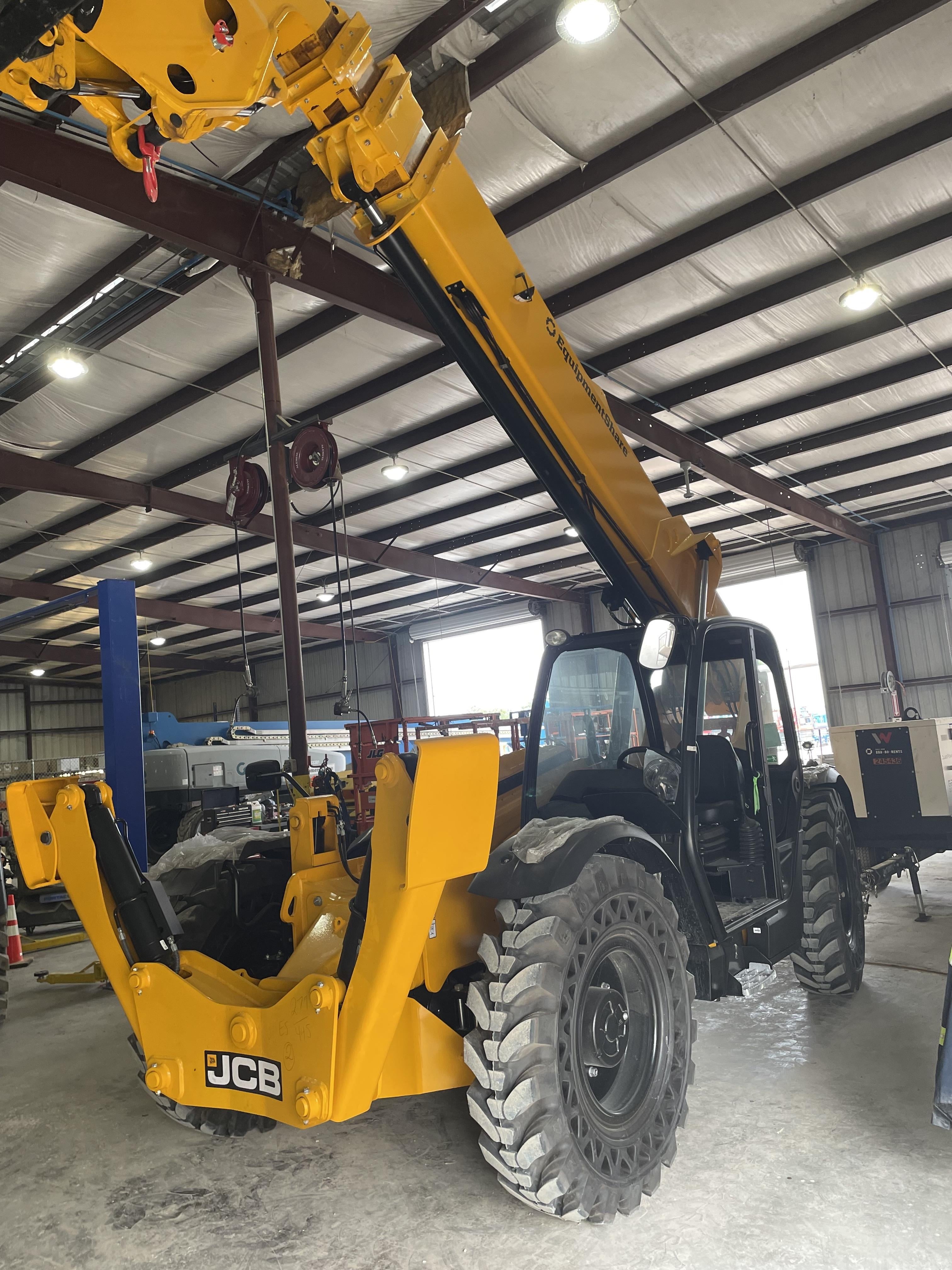 2023 JCB 510-56