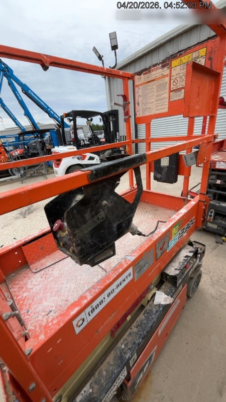 2021 JLG ES1330L