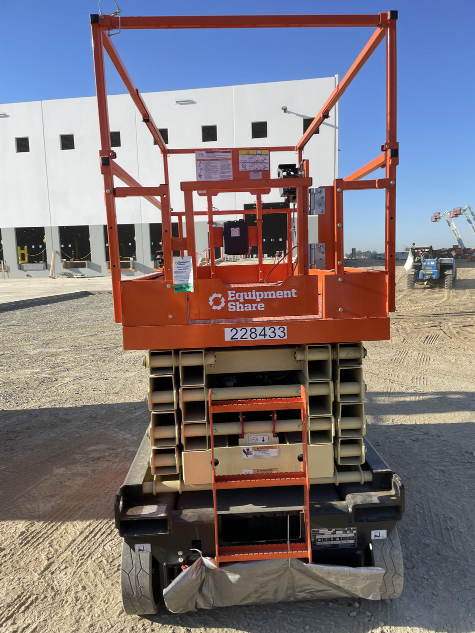 2022 JLG ES3246